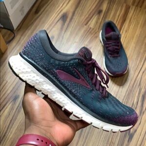 Brooks Glycerin 17 Women Athletic Sneakers
